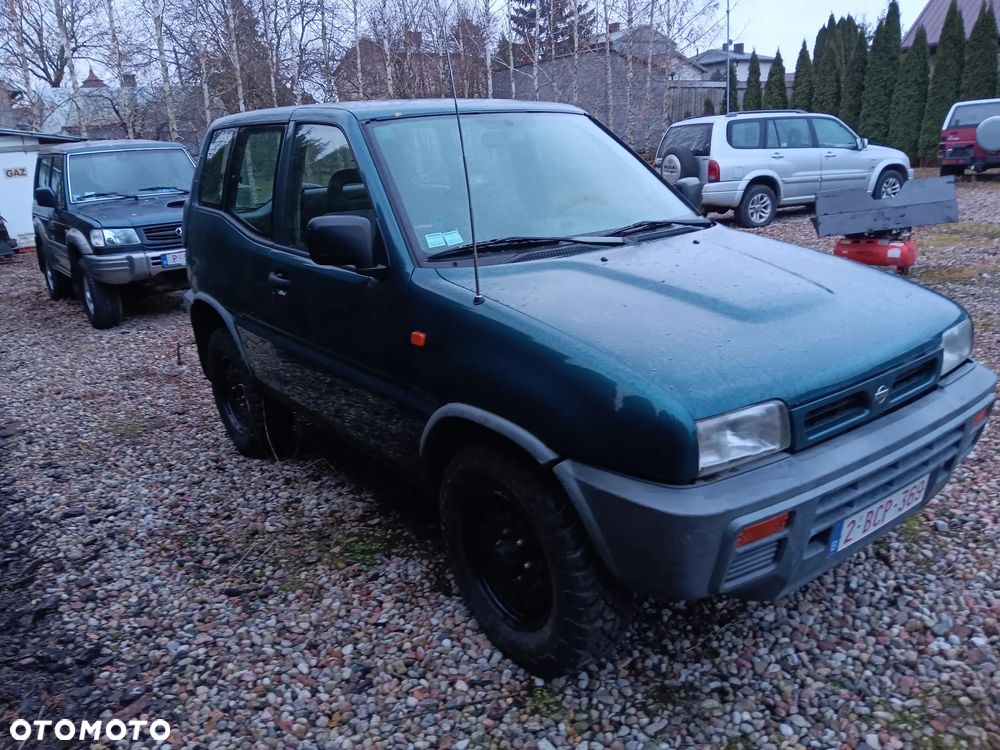 Nissan Terrano 2.4 SR - 2