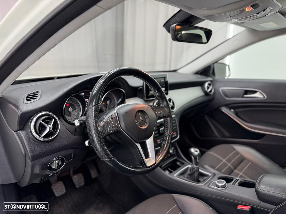 Mercedes-Benz GLA 200 Urban - 18