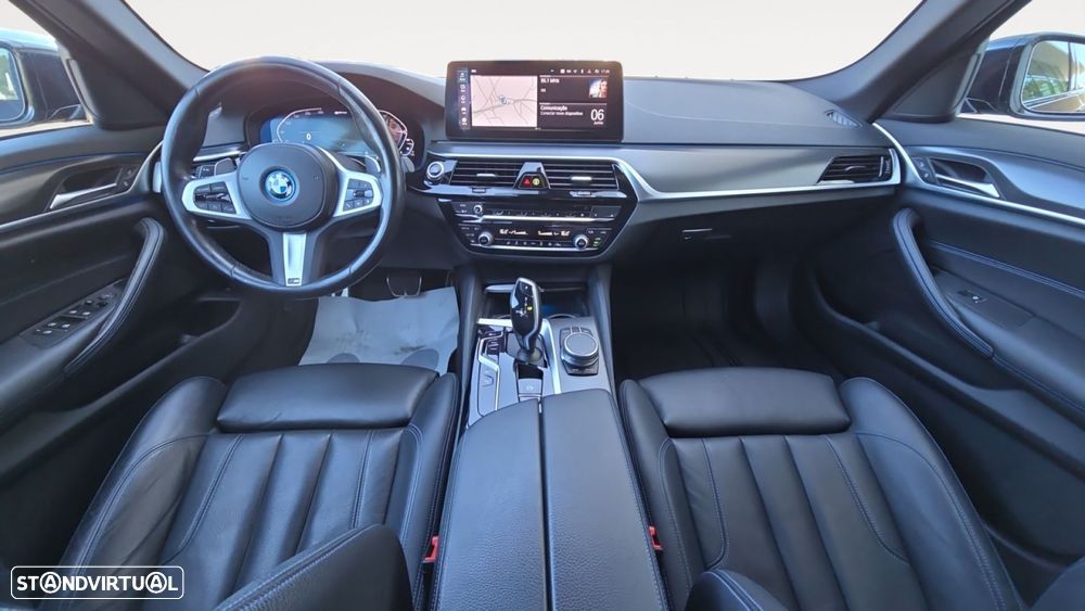 BMW 530 e Pack Desportivo M - 11