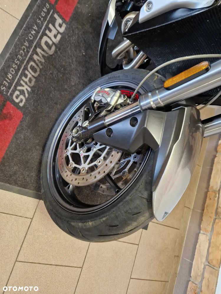Triumph Street Triple - 37