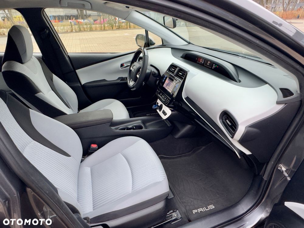 Toyota Prius 1.8 HSD Prestige - 11