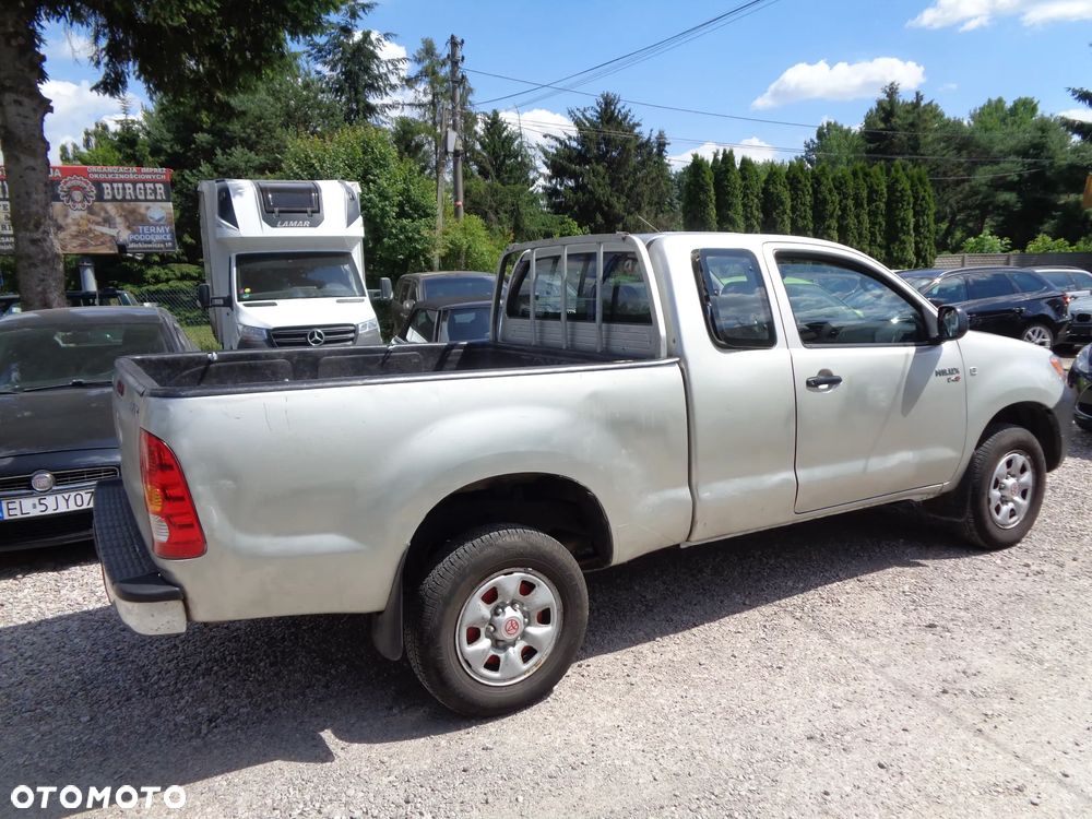 Toyota Hilux 2.5 D-4D DLX 2os 4x2 - 2