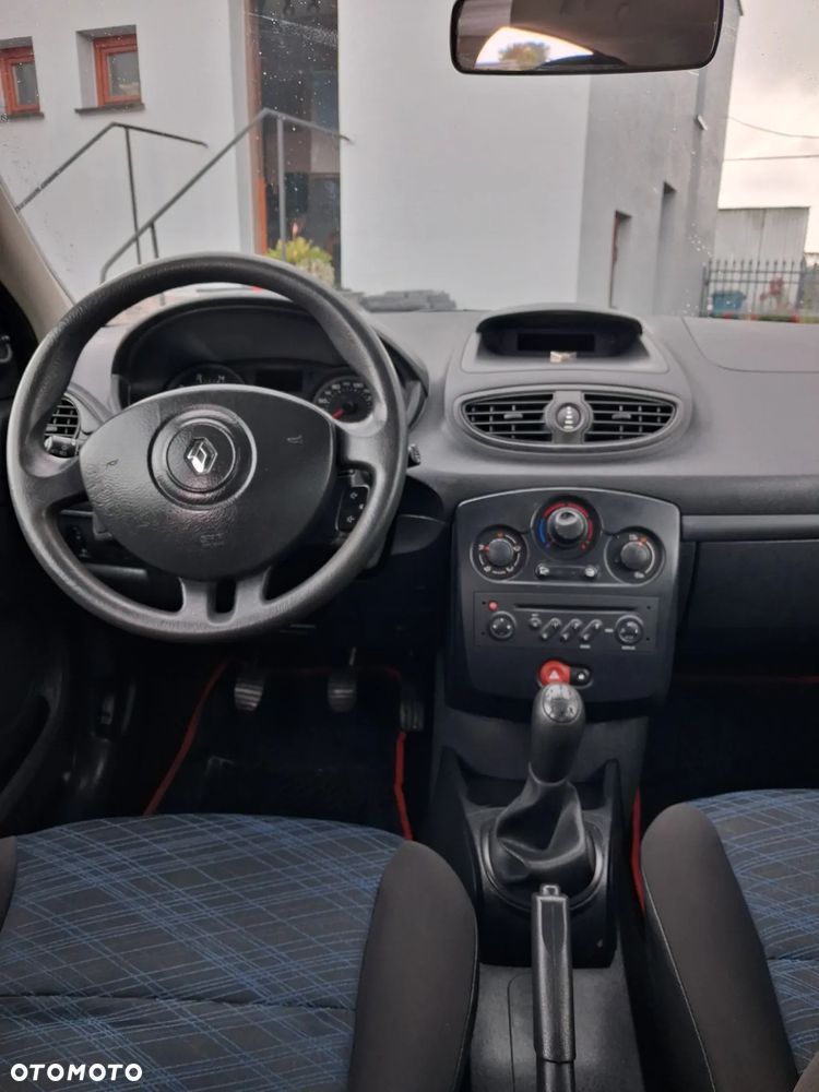Renault Clio - 11
