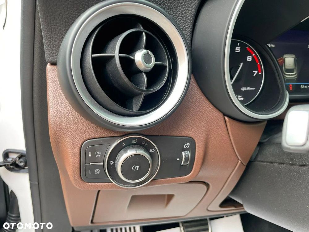 Alfa Romeo Stelvio 2.0 Turbo 16V AT8-Q4 Super - 18