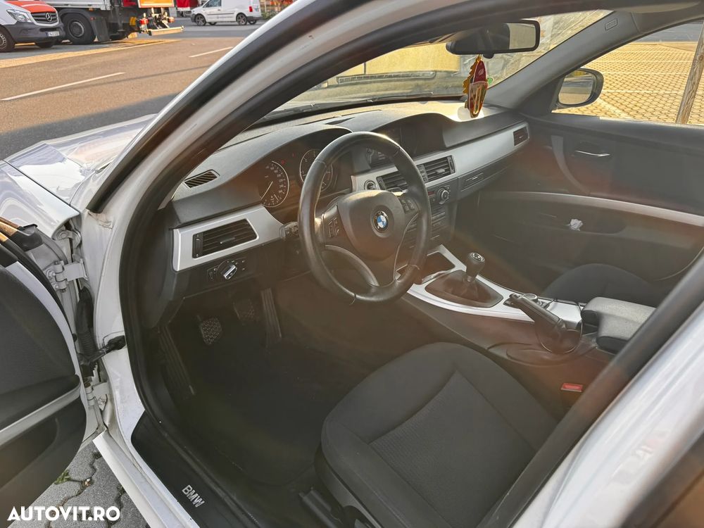 BMW Seria 3 318d - 12