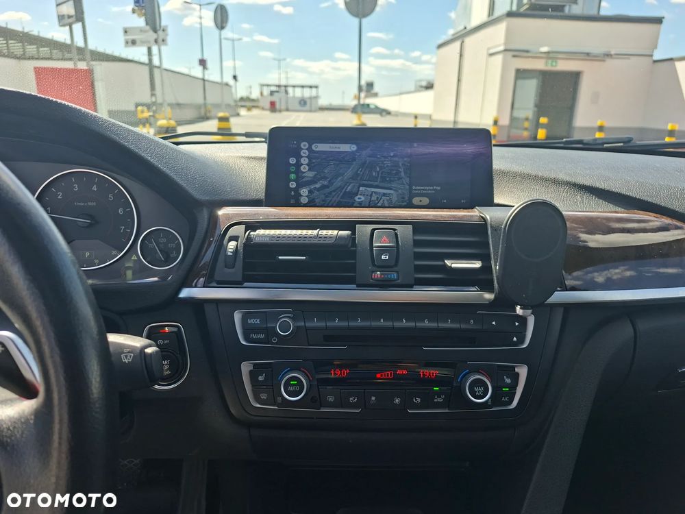 BMW Seria 3 328i Sport Line - 23