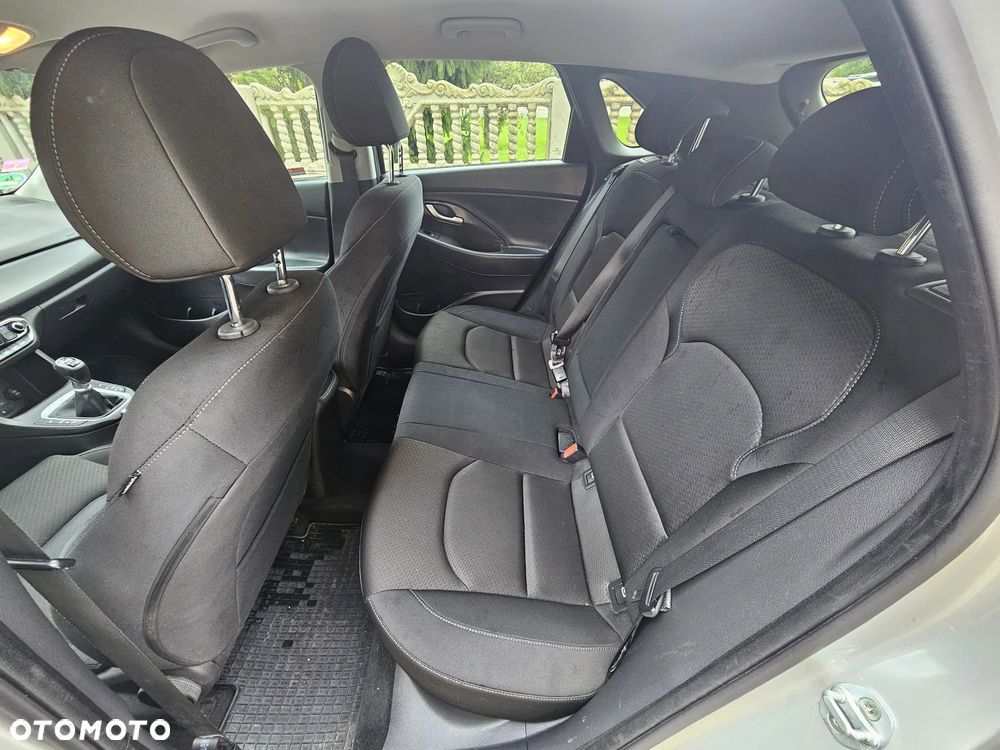 Hyundai i30 i30cw 1.6 CRDi Intro Edition - 26