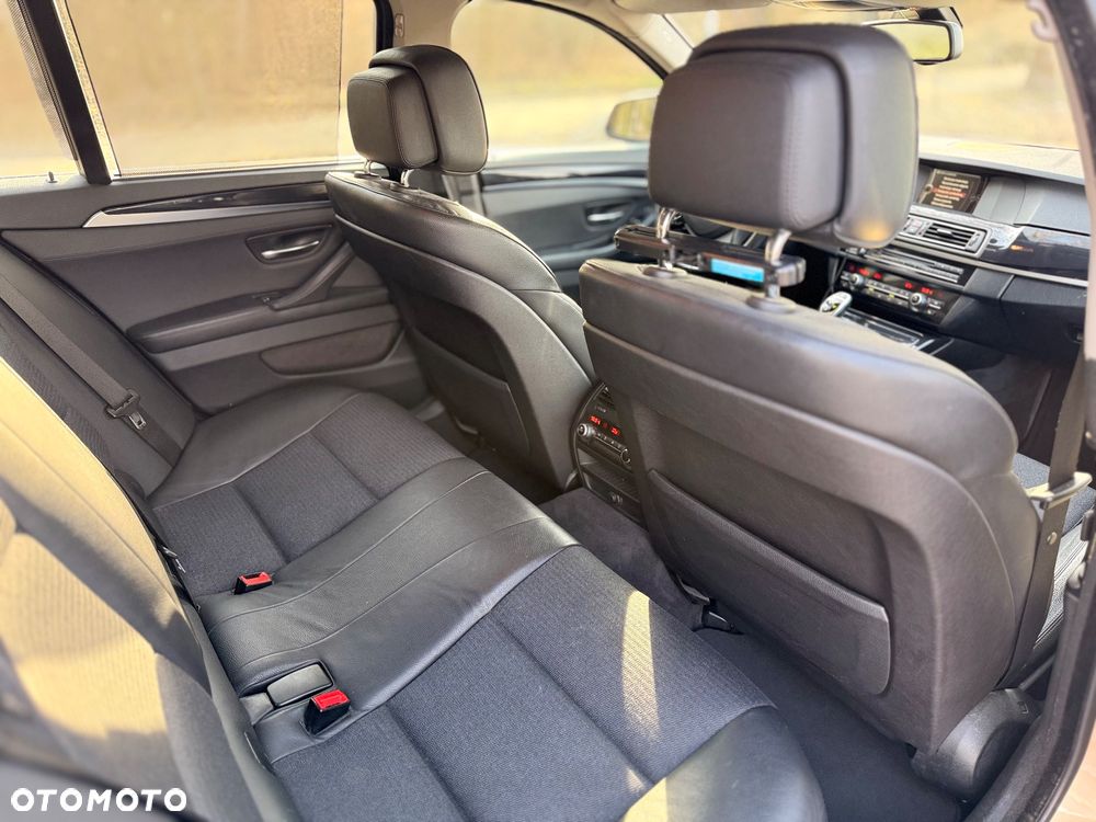 BMW Seria 5 520d xDrive - 34