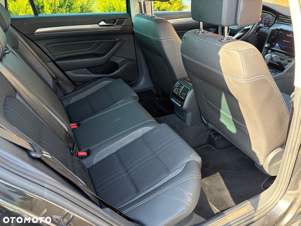 Volkswagen Passat Variant 2.0 TDI SCR 4Motion DSG Alltrack - 10