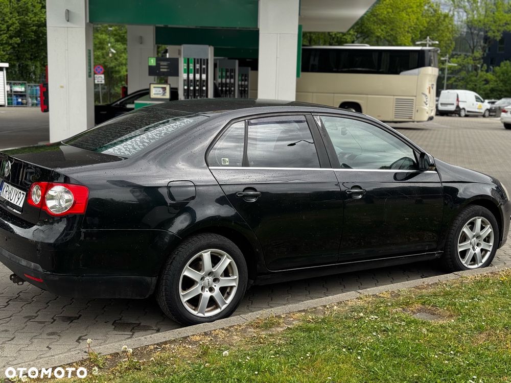 Volkswagen Jetta 1.6 Comfortline - 4