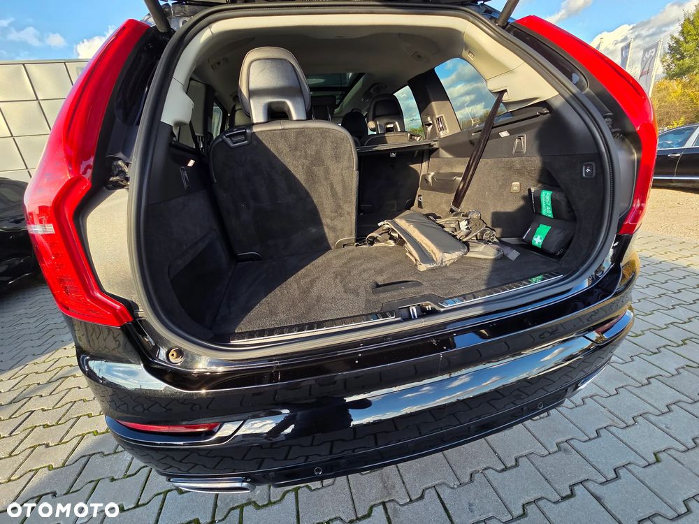 Volvo XC 90 T8 AWD Plug-In Hybrid R-Design 7os - 29