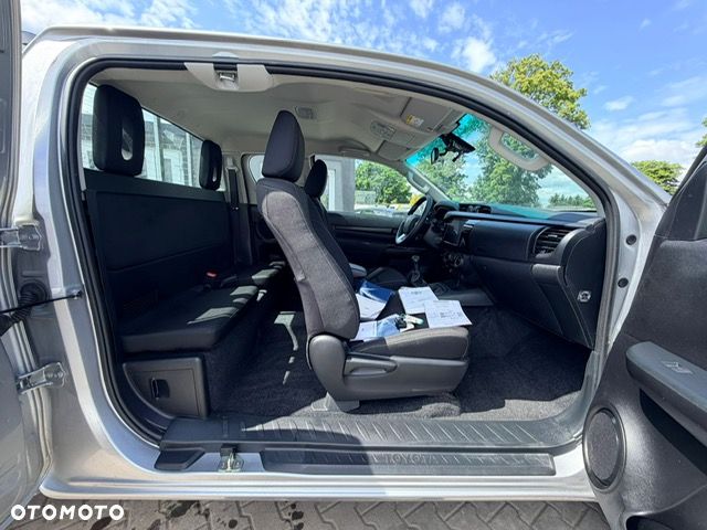 Toyota Hilux 2.8 D-4D Extra Cab Live 4x4 - 19