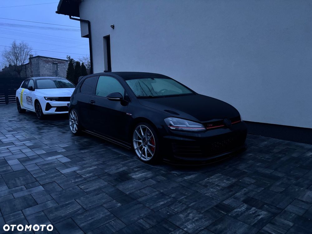 Volkswagen Golf - 11