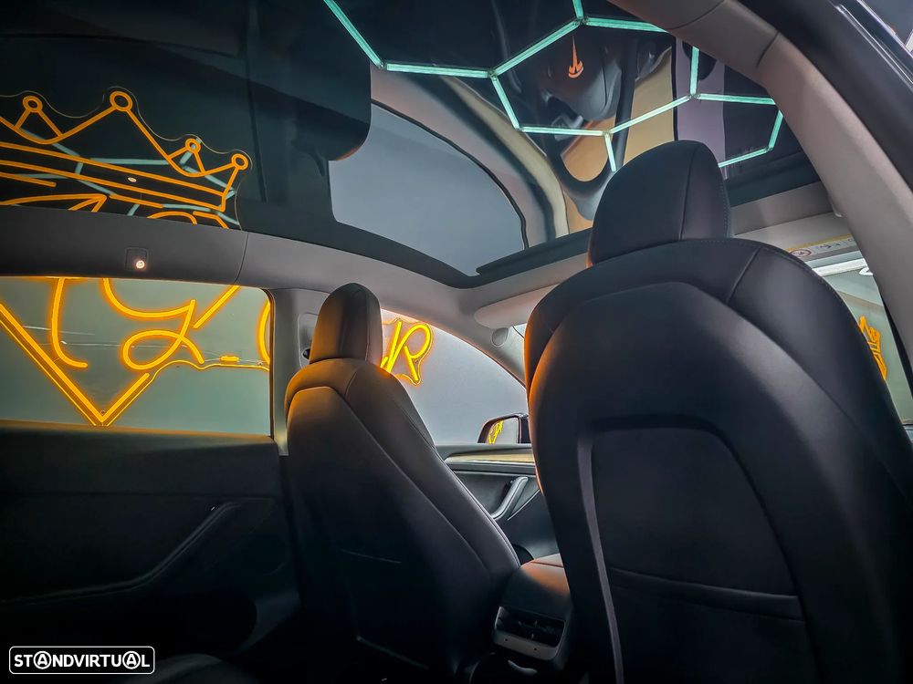 Tesla Model Y Long Range Dual Motor AWD - 17