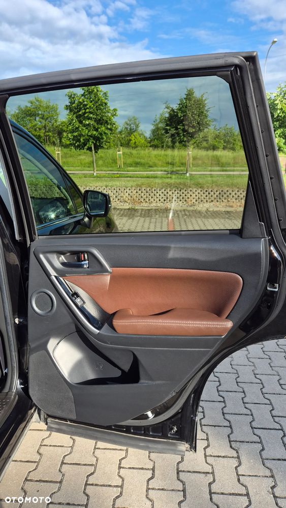 Subaru Forester 2.0 XT Platinum Lineartronic - 26