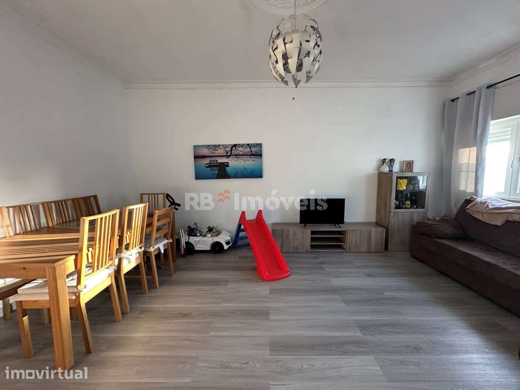 Apartamento T3 c/ Varanda e Sótão, Semi-Remodelado - no Rossio, Abr... - Grande imagem: 3/40