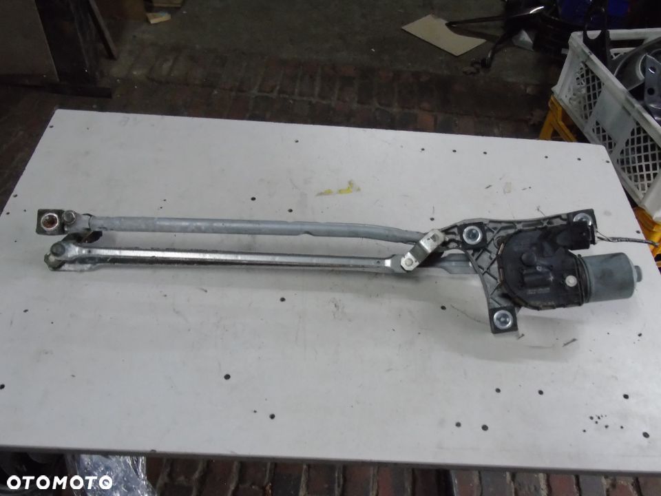 MECHANIZM PRZEDNIEJ WYCIERACZKI VOLVO C30 - 2