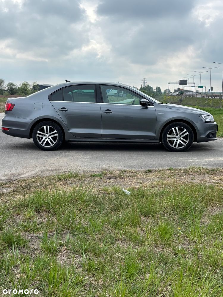 Volkswagen Jetta Hybrid - 4