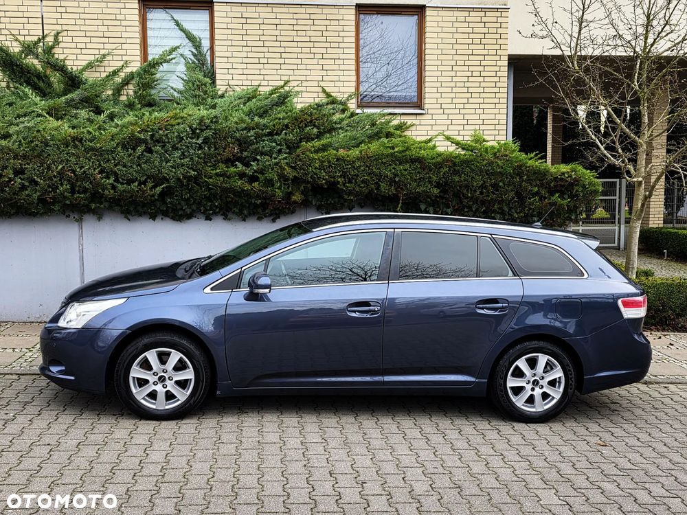 Toyota Avensis Combi 1.8 Executive - 7