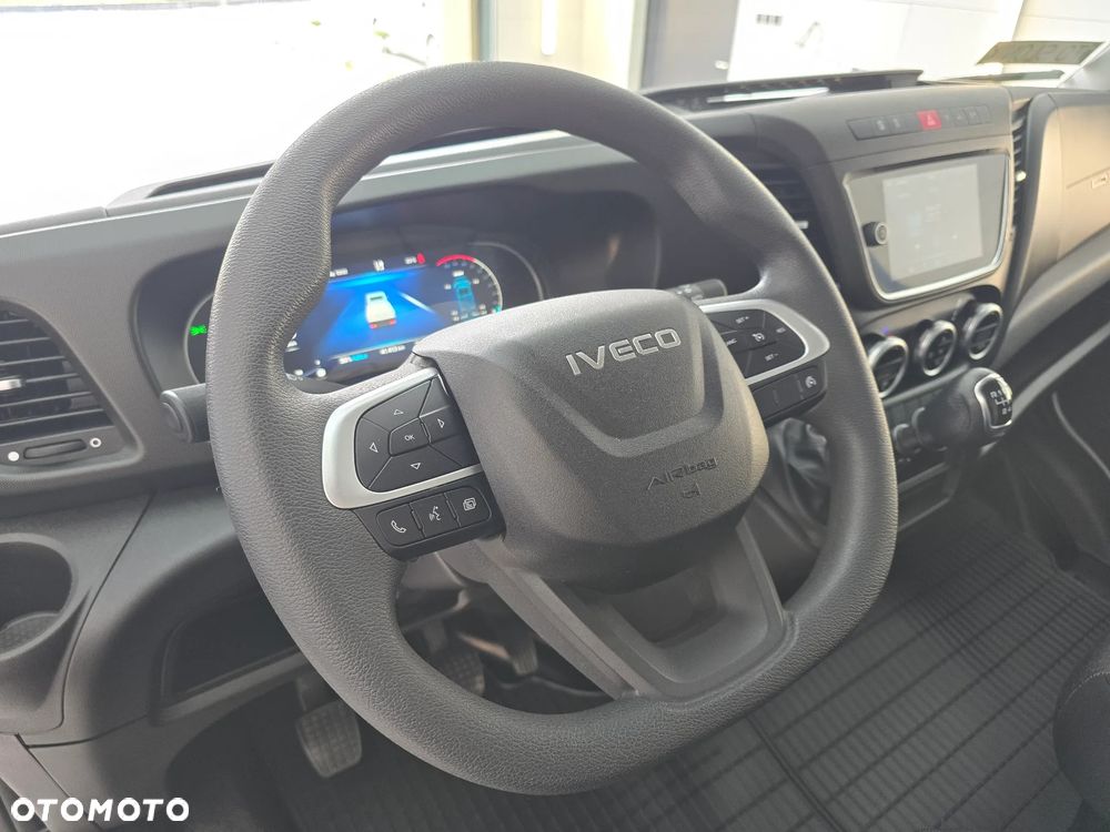Iveco DAILY 35C16 / 50C16 KONTENER 8PALET WINDA DHOLLANDIA 750Kg 41Tyś km SERWIS ASO IVECO DO OSTATNIEGO Km STAN NOWY NOWY NOWY NA GWARANCJI BOGATA OPCJA WYPOSAŻENIA ASYSTENTY KIEROWCY TEMPOMAT KLIMA KAMERA COFANIA FOTEL KIEROWCY PNEŁMATYCZNY - 30