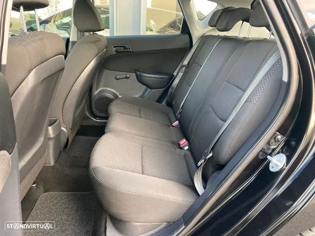 Hyundai i30 1.4 FIFA WM Edition - 23