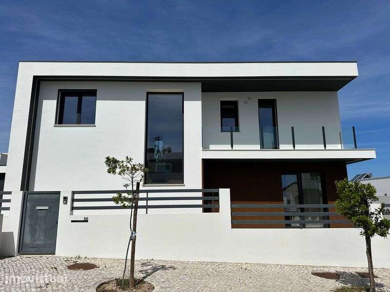 Moradia T4 Nova 2024 com Piscina — Setúbal, 10 min St Peter's School - Grande imagem: 2/12