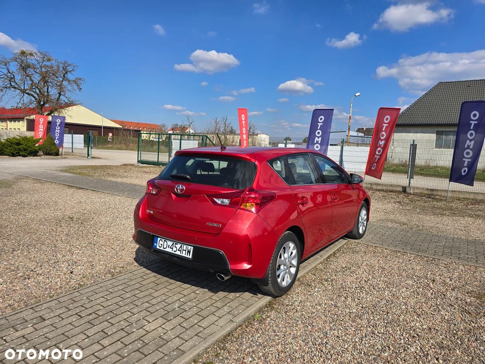 Toyota Auris 1.6 Premium + - 6