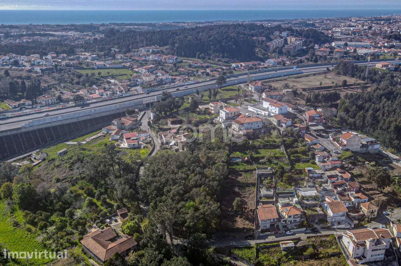 Terreno rústico, com capacidade construtiva em Pedroso - Grande imagem: 2/15