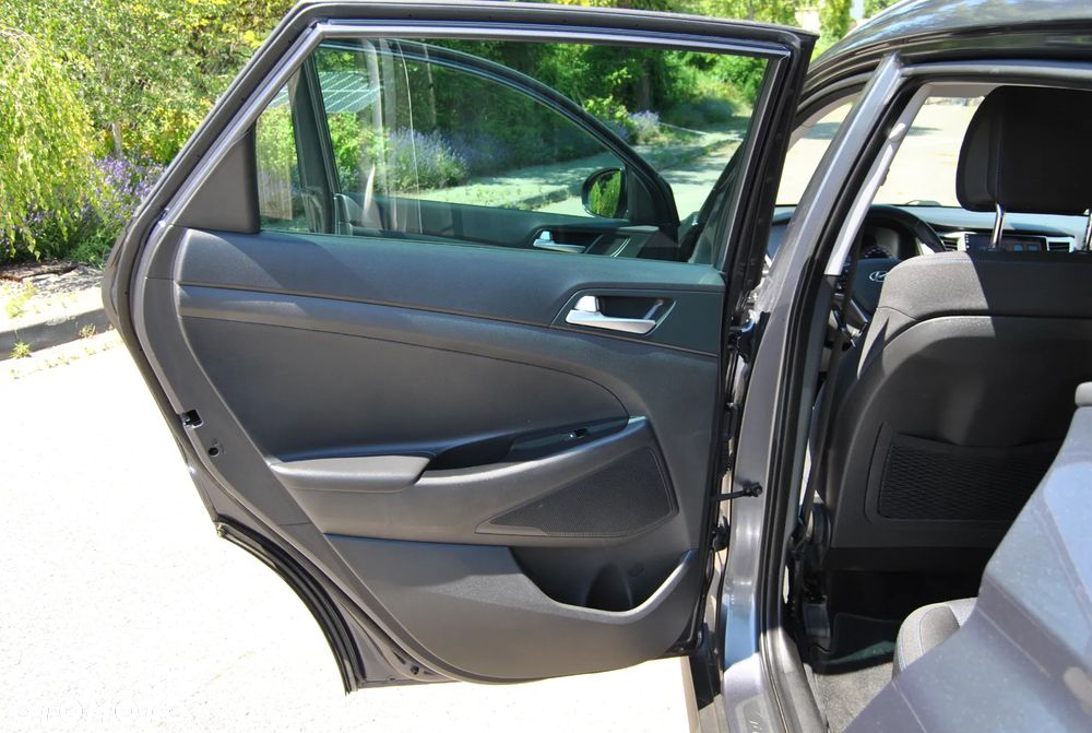 Hyundai Tucson 1.7 CRDI BlueDrive Style 2WD - 32
