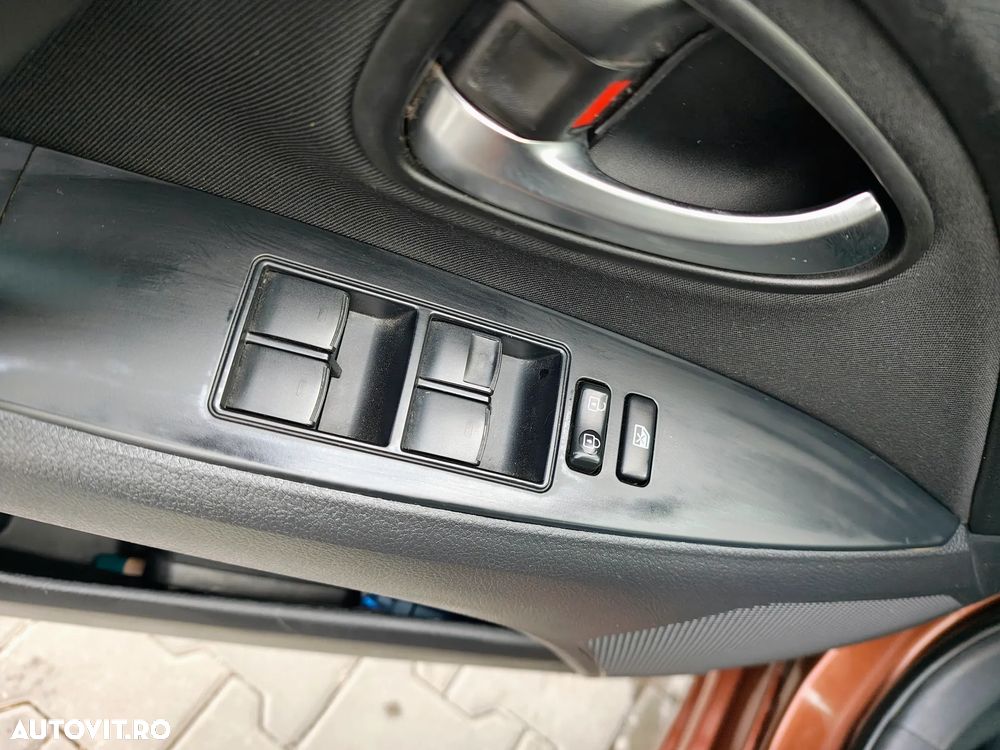 Toyota Avensis 2.0 D-4D Executive Terracotta - 17