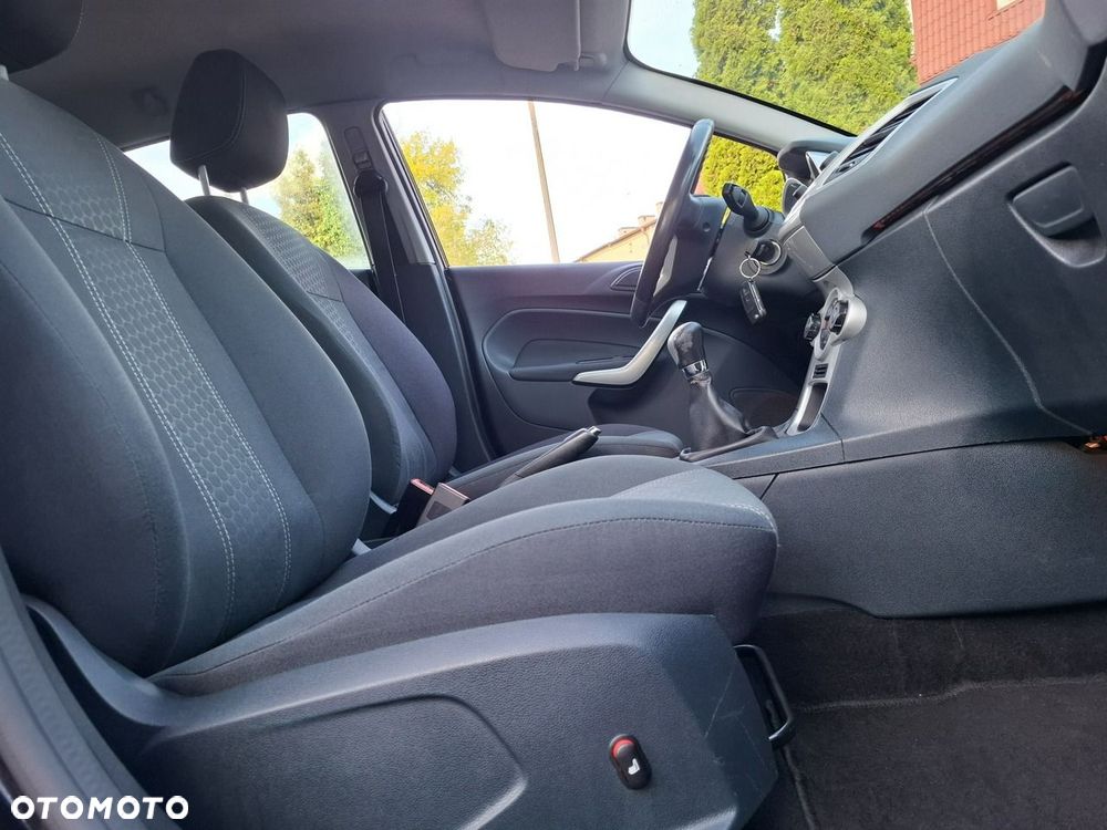 Ford Fiesta 1.25 Titanium X - 21