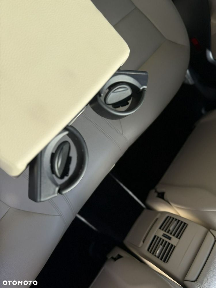 Mercedes-Benz CLA - 21