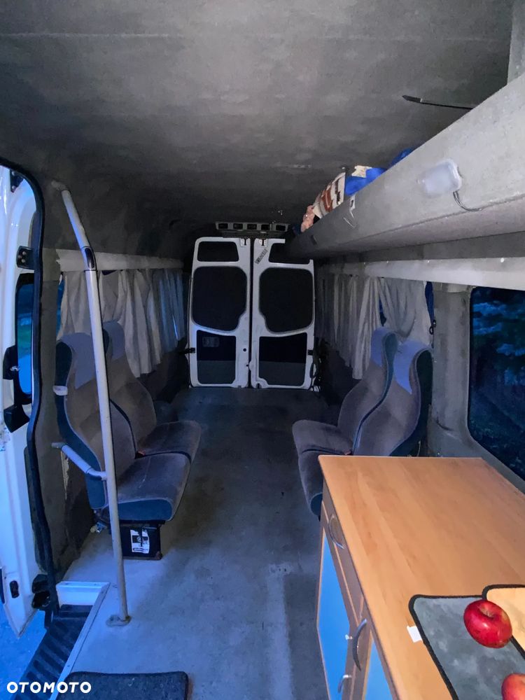 Mercedes-Benz Sprinter - 10