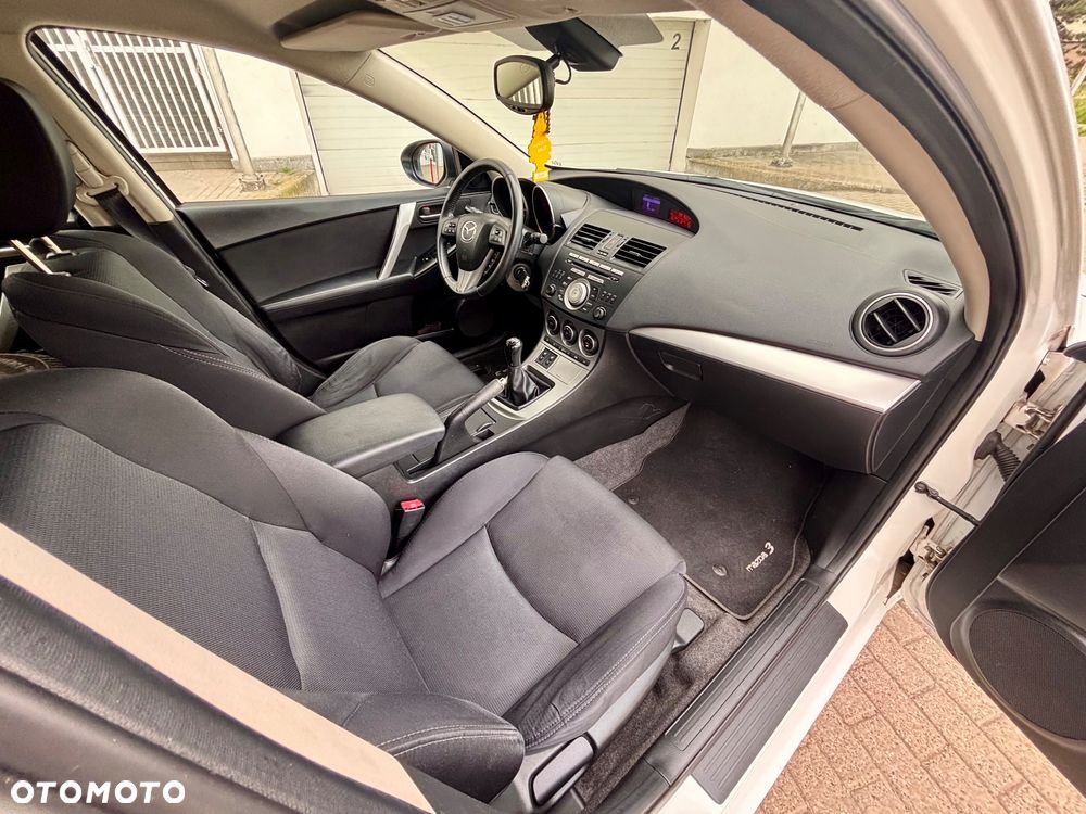 Mazda 3 1.6 Exclusive + - 6