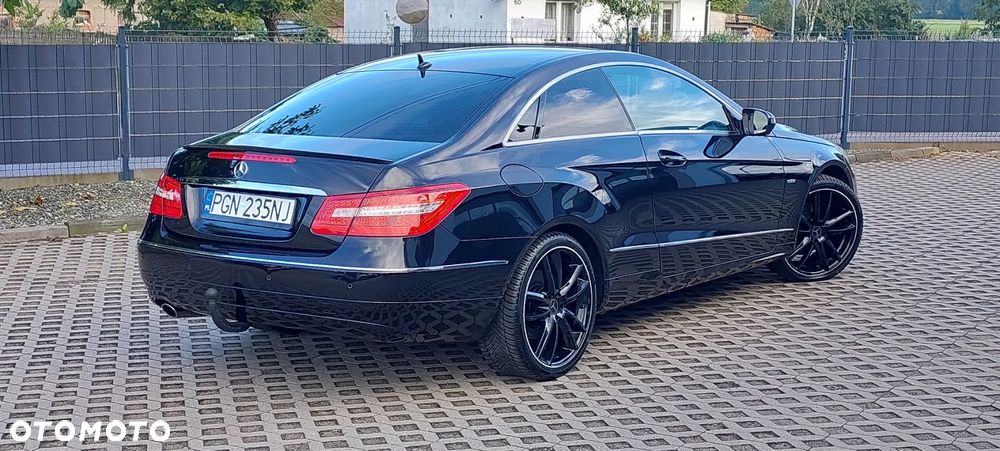 Mercedes-Benz E-Class 2009 photo 5