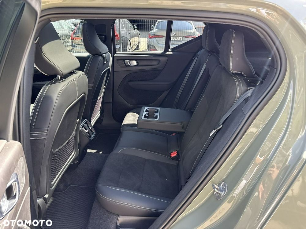 Volvo XC 40 B4 Plus Dark - 18