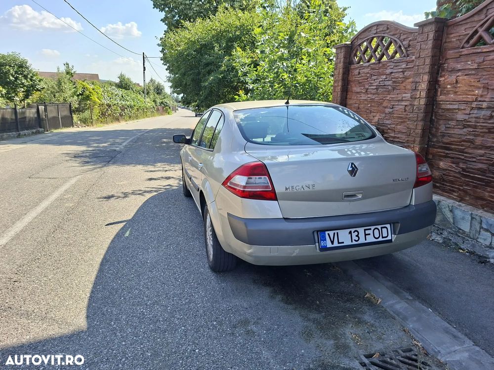 Renault Megane 1.6 16V Privilege Aut - 3