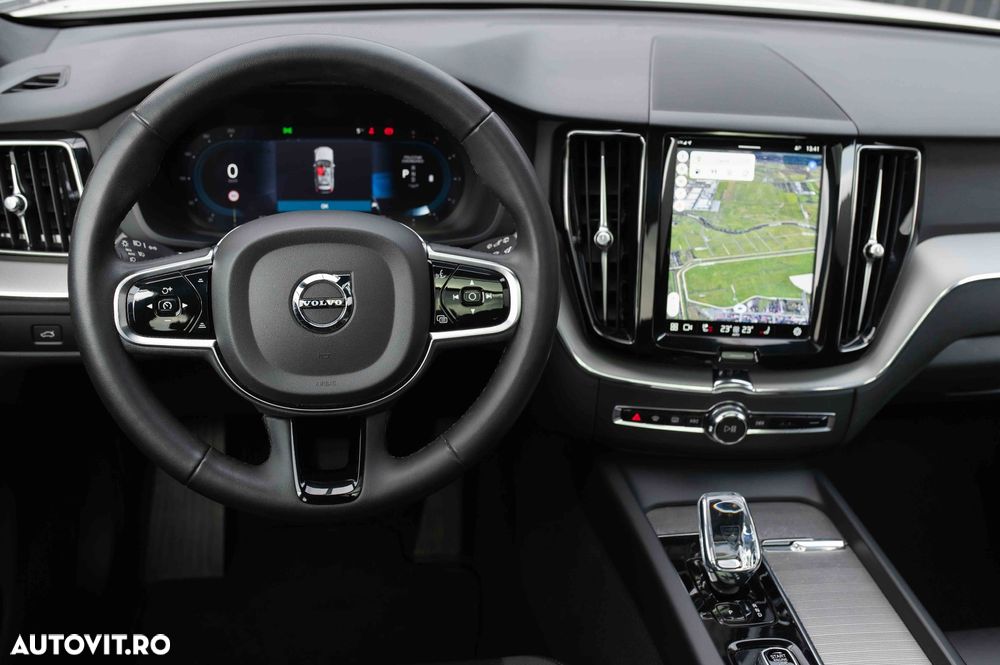 Volvo XC 60 B4 MHEV AT8 AWD R-Design - 20