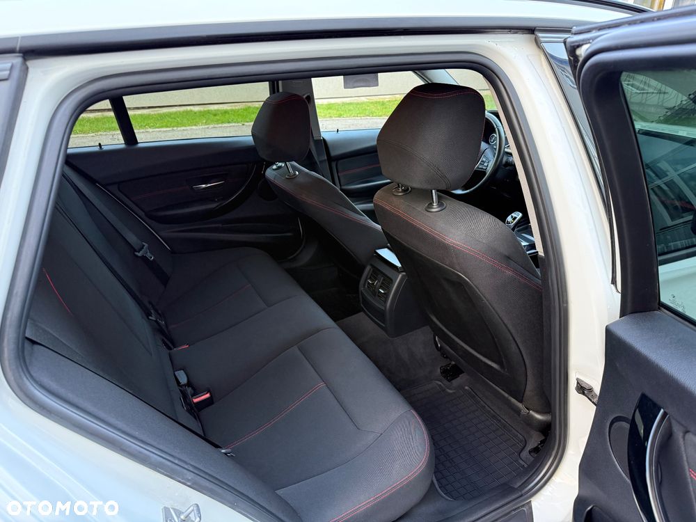 BMW Seria 3 320d DPF Touring Edition Sport - 10