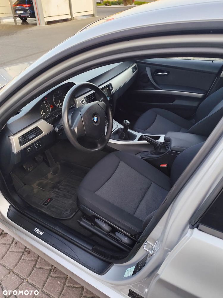 BMW Seria 3 318i - 10