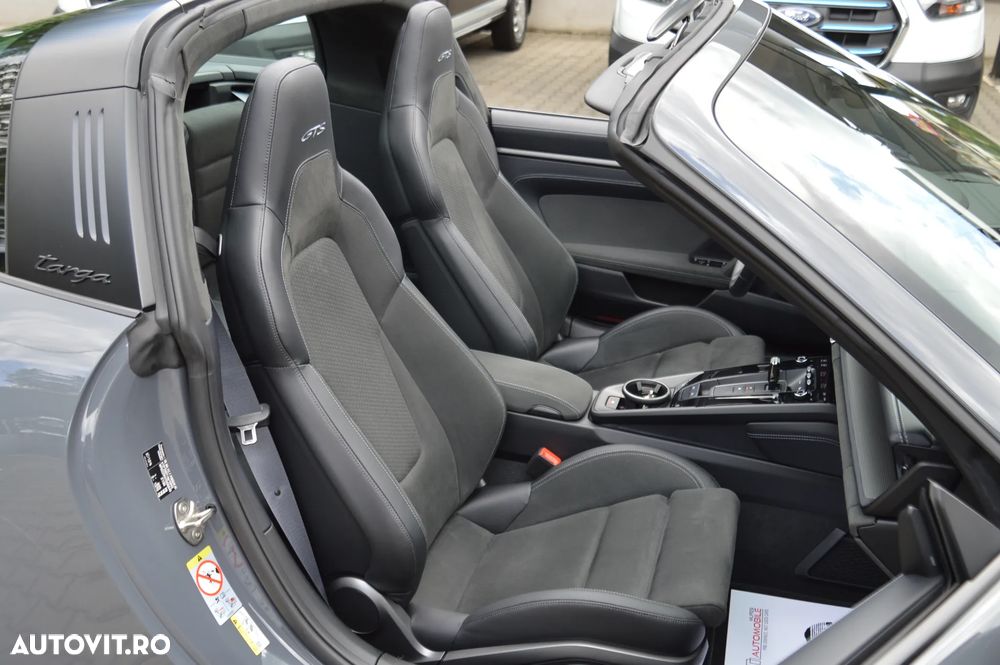 Porsche 911 Targa 4 GTS PDK - 4
