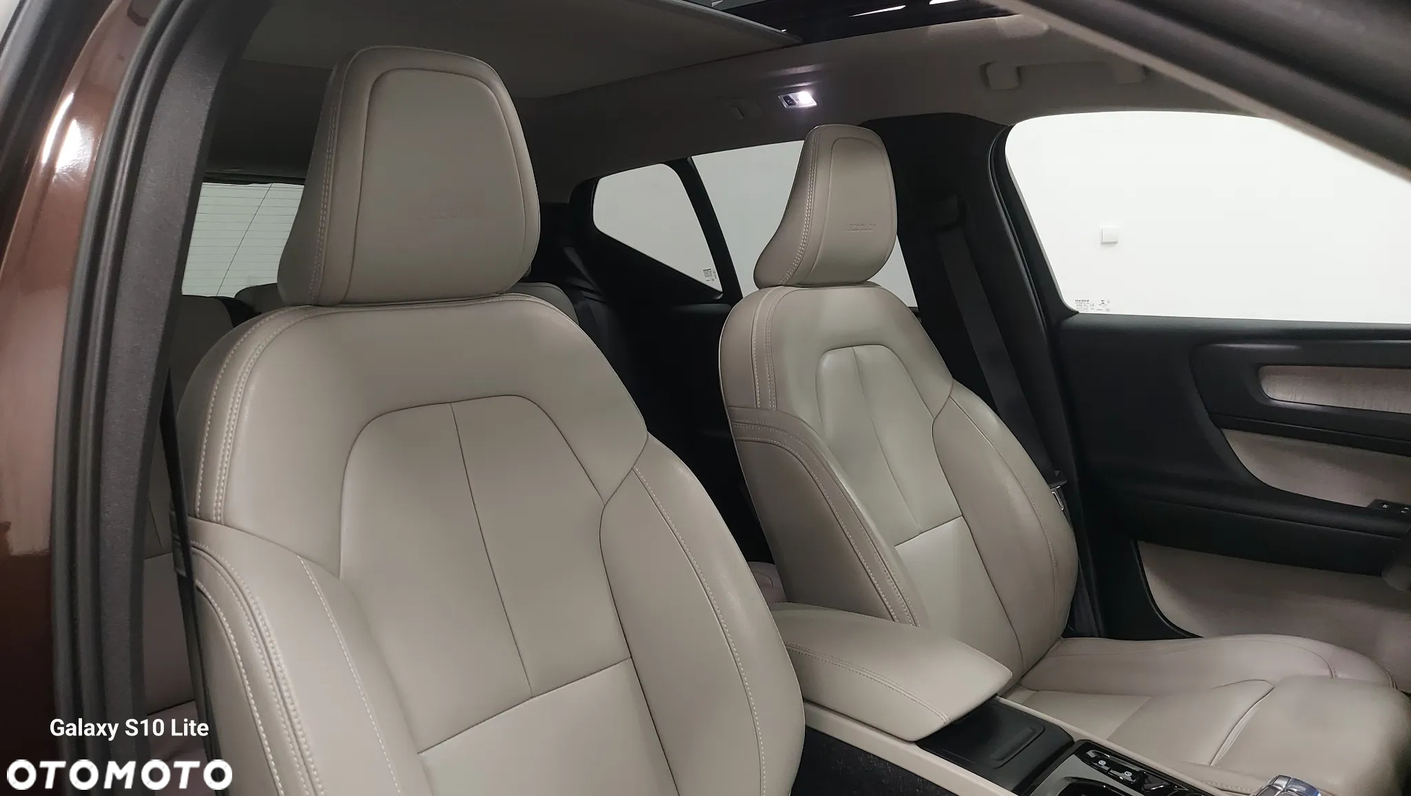 Volvo XC 40 D4 AWD Geartronic R-Design - 21
