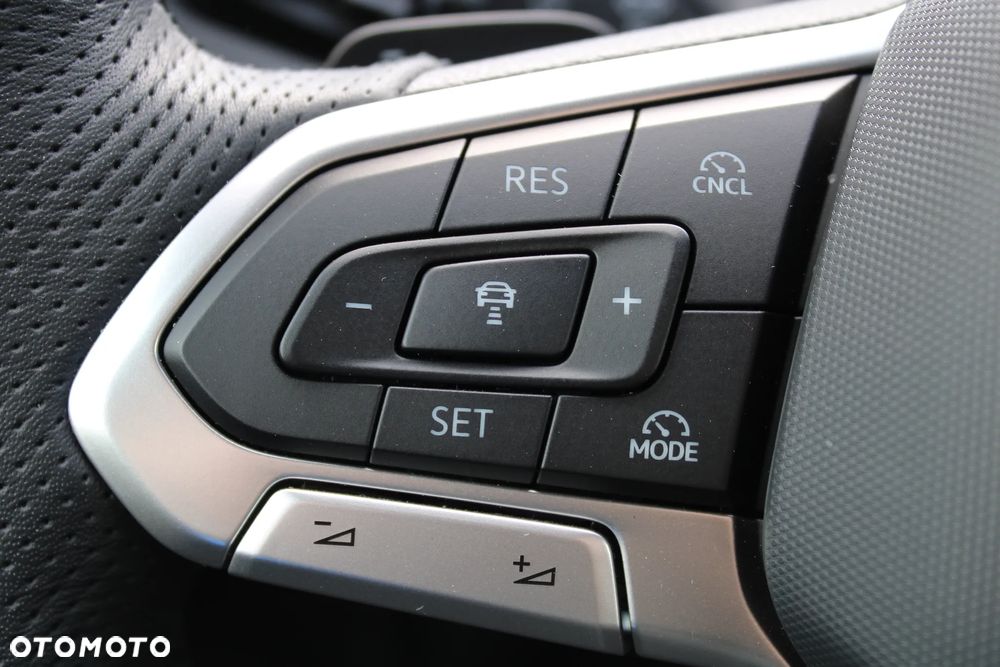Volkswagen Passat Variant 2.0 TDI SCR 4Mot R-Line DSG - 23