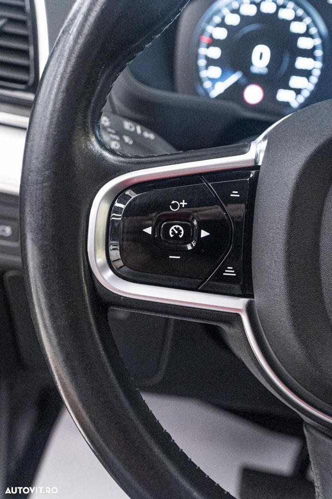 Volvo XC 90 D5 AWD Momentum - 24