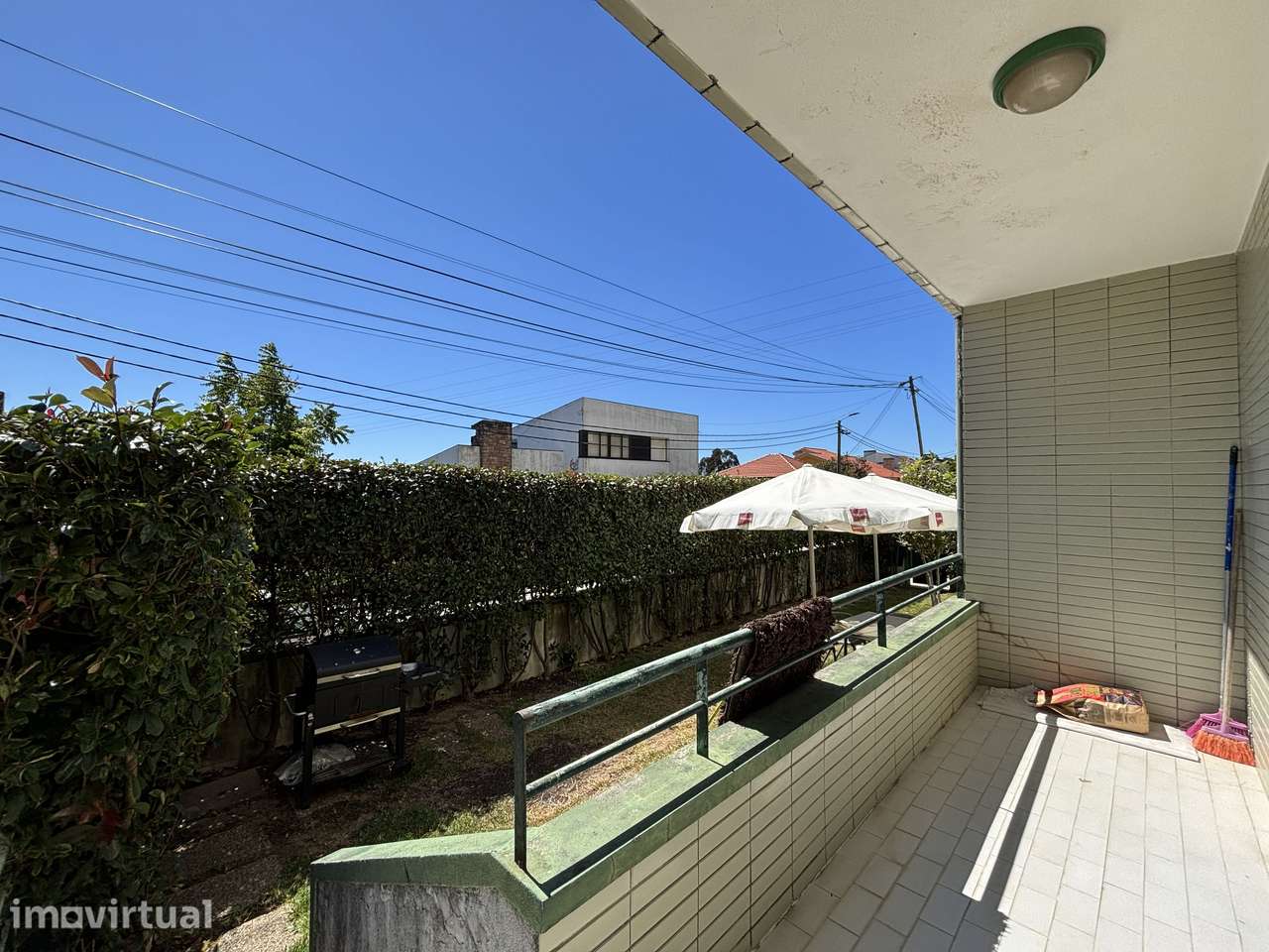 T3 convertido em T2 com jardim privativo de 86 m² e garagem fechada - Grande imagem: 4/24