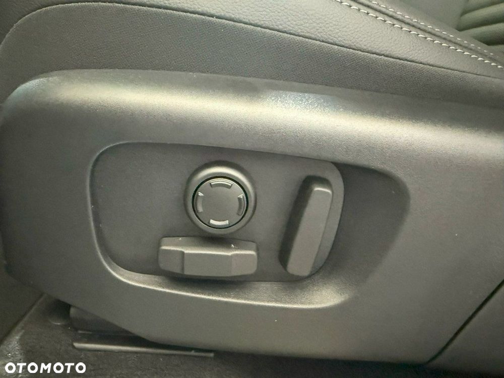 Land Rover Discovery Sport - 12