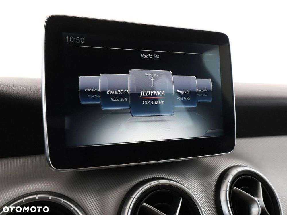 Mercedes-Benz CLA 200 7G-DCT Urban - 24