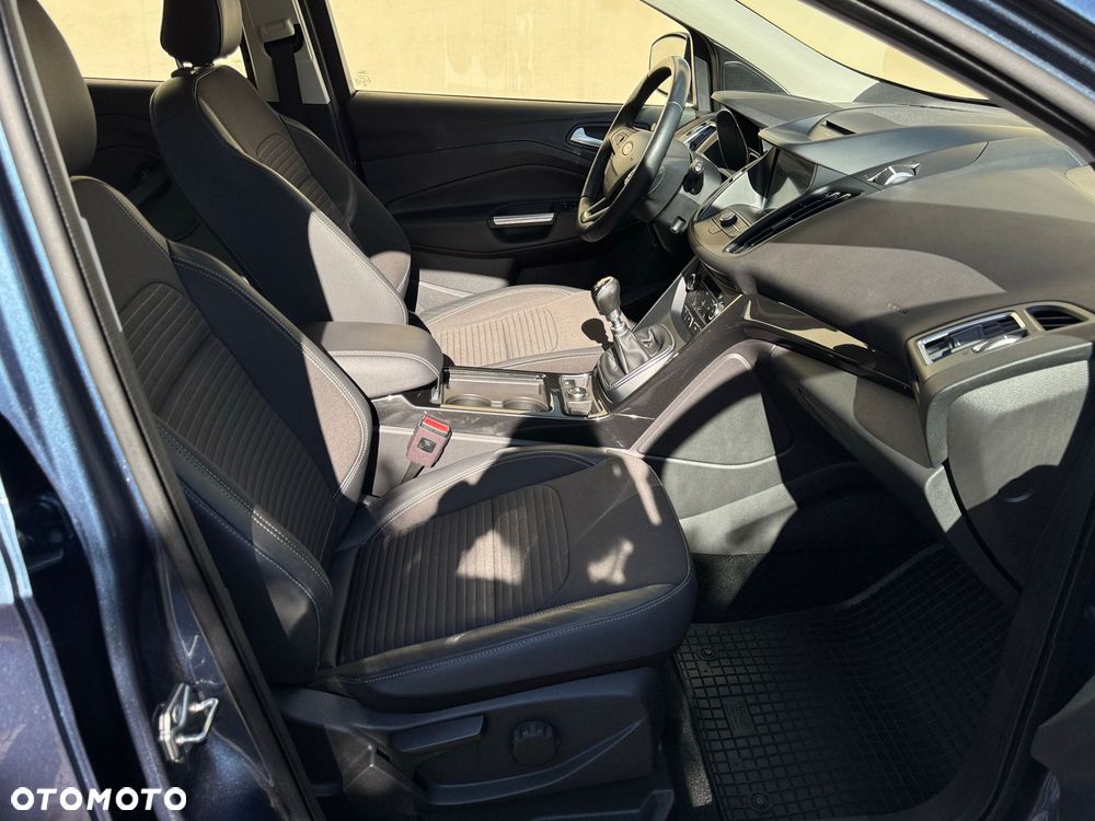 Ford Kuga 1.5 EcoBoost 2x4 Titanium - 27