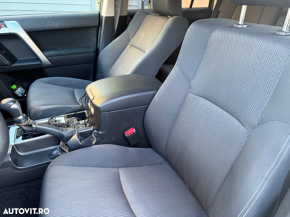 Toyota Land Cruiser 2.8l D-4D 204 CP A/T 7 locuri Executive - 7