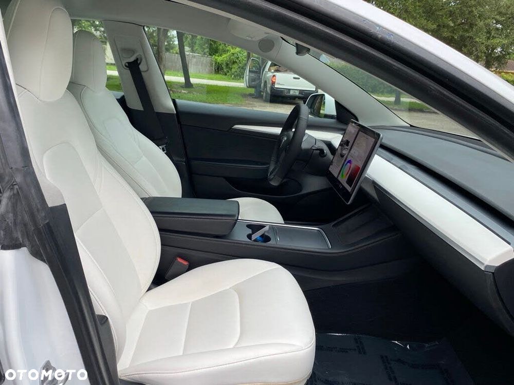Tesla Model 3 - 11